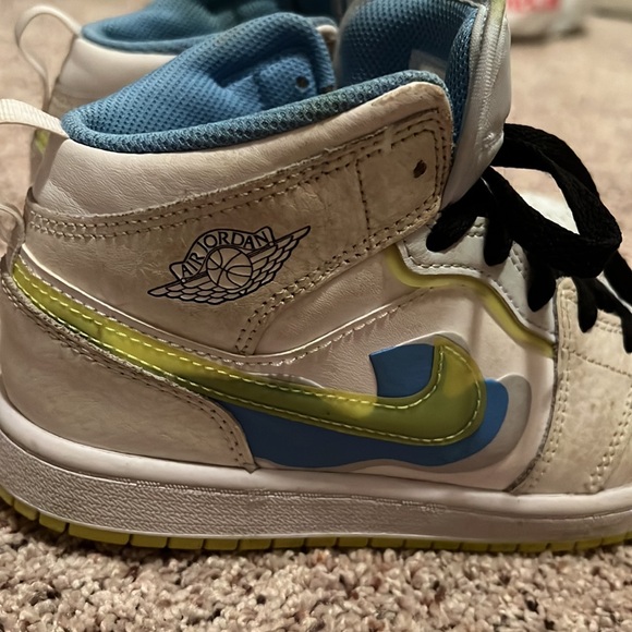 Boys Nike Air Jordan Shoes - Picture 5 of 5